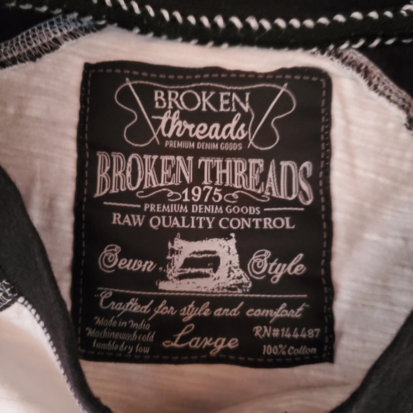 Long Sleeve Shirt Broken Threads - Picture 2 of 3
